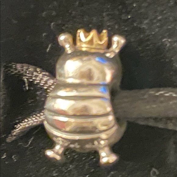 Pandora RETIRED Queen Bee sterling and gold crown - Picture 3 of 5